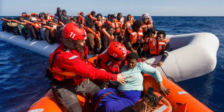 أردوغان يعيد التوتر للعلاقات التركية الأوروبية بورقة اللاجئين