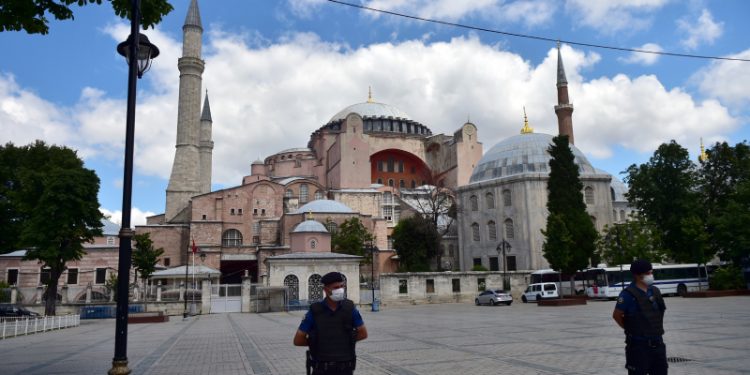 حكومة أردوغان تتجاهل دعوة بعض الأحزاب لحفل افتتاح آيا صوفيا