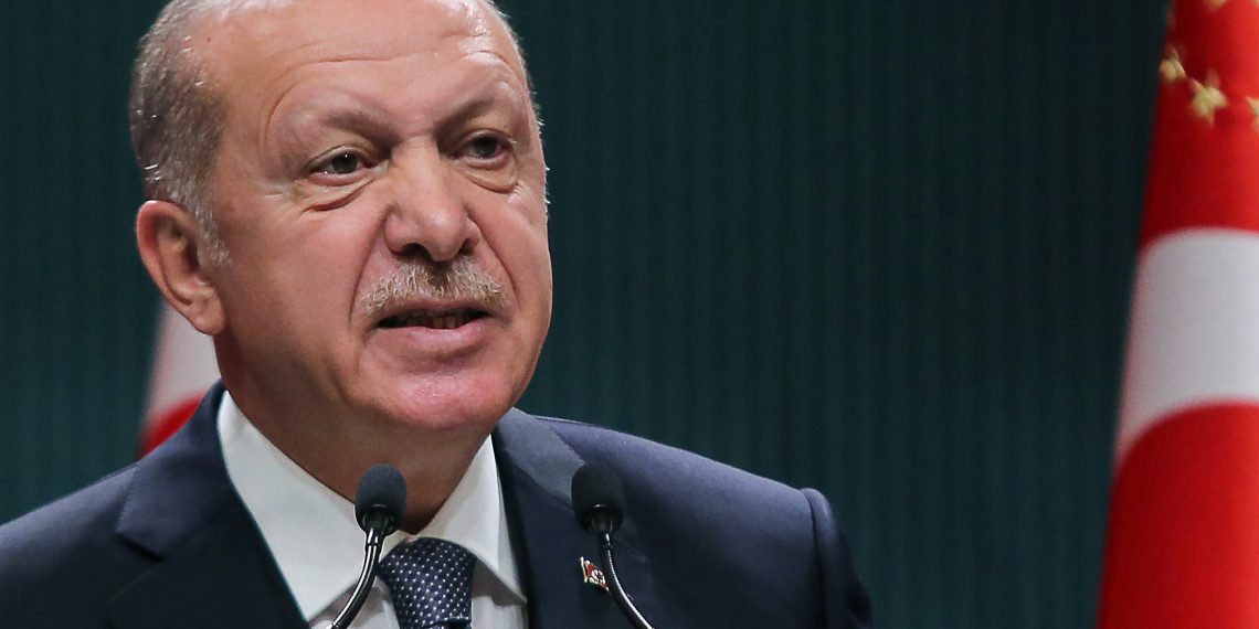 قانون تقييد مواقع التواصل التركي.. تهديد بطعن داخل المحكمة