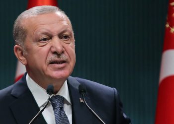 قانون تقييد مواقع التواصل التركي.. تهديد بطعن داخل المحكمة