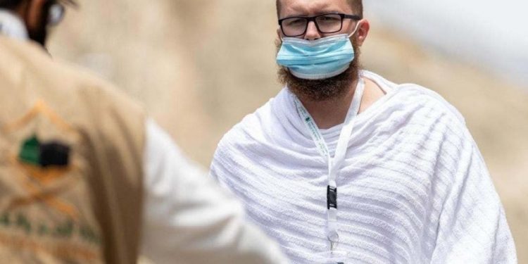 “ضيوف الرحمن” يتوافدون لمشعر عرفات لتأدية الركن الأعظم للحج