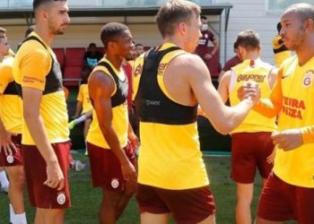 ماريانو فيريرا يغادر غلطة سراي التركي