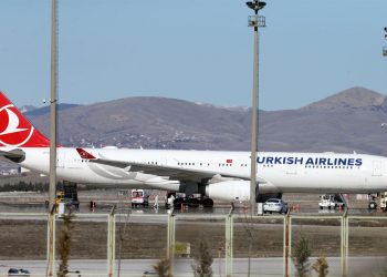 تركيا توقف الطيران مع إيران وأفغانستان