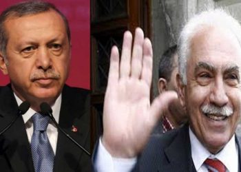 كاتب تركي يكشف عن شخصيتين دفعتا أردوغان لاتخاذ قرار آيا صوفيا