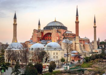 تركيا تعلن البرنامج الافتتاحي لتحويل “آيا صوفيا” إلى مسجد