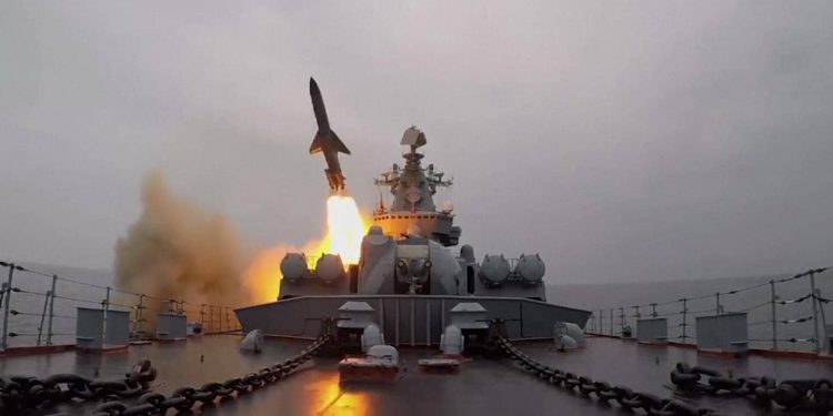 بوتن يأمر بإجراء تدريبات عسكرية “مفاجئة”