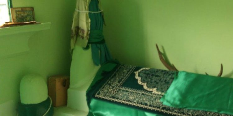 بعد قرن من التبرك به.. اكتشاف ضريح خالٍ في تركيا!