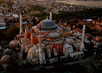 اليونان تعلن الحداد رسميًا الجمعة تزامنًا مع إقامة أول صلاة في جامع “آيا صوفيا”