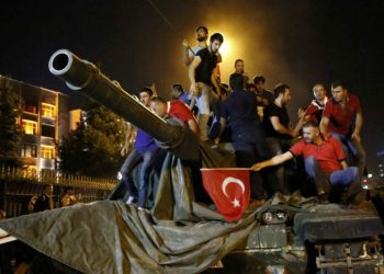 انقلاب تركيا.. الحركة القومية: الجناح السياسي للانقلابيين لم يرصد بعد!