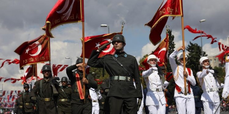 تركيا.. استنكار واسع لحظر الاحتفال بذكرى انتصار أتاتورك