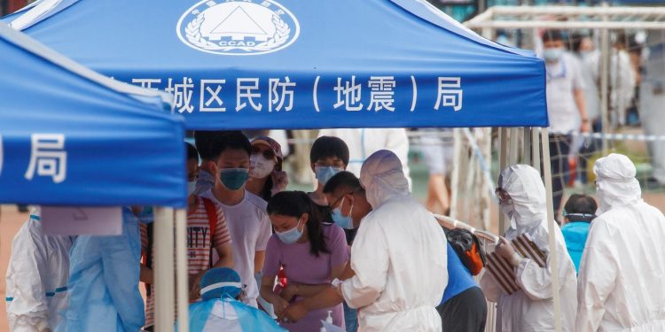 بكين بلا كورونا.. السلطات تسمح للسكان بالخروج دون كمامات