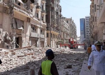 فيديو.. انهيار عقار بشارع حيوي في القاهرة