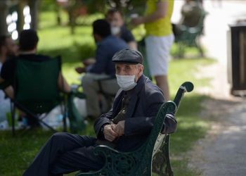 تركيا تعيد فرض حظر التجوال على المسنين في مانيسا