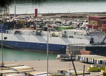 قيود إيطالية على سفينة يعتقد نقلها سلاحًا تركيًا إلى ليبيا