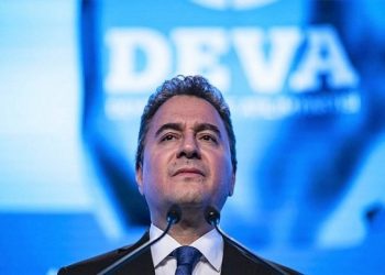 علي باباجان ينتقد تعيين المقربين من أردوغان في الحكومة