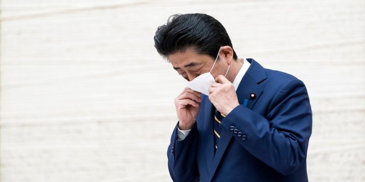 رئيس الوزراء الياباني يعتزم الاستقالة “لأسباب صحية”