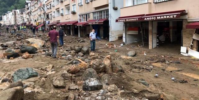 تركيا.. 100 شخص محاصرين جراء سيول وفيضانات شمال تركيا