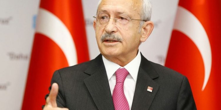 زعيم المعارضة لأردوغان: الشارع لن يستريح حتى يغادر صهرك منصبه