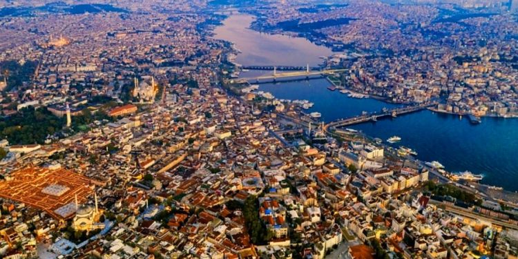 بروفيسور تركي: زلزال إسطنبول المنتظر قد يقتل 200 ألف شخص