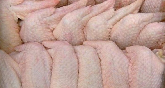 آثار فيروس كورونا تظهر على جناح دجاجة مجمدة مستوردة!