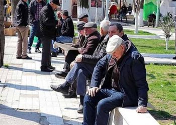 أنقرة تفرض حظر تجوال على كبار السن