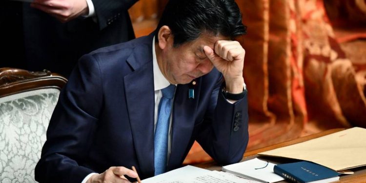 استقالة رئيس الوزراء الياباني بالفعل “لأسباب صحية”