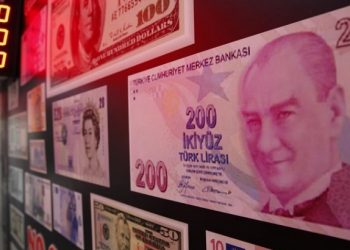 الدولار يقفز في تركيا إلى 7.27 ليرة