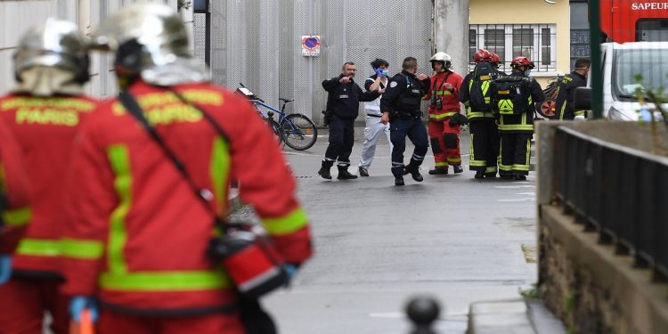 هجوم باريس.. 4 مصابين ومعتقلان قرب مقر “شارلي إبدو”