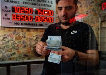 الليرة التركية بأدنى مستوى على الإطلاق..