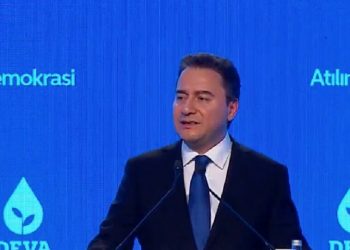 باباجان: صهر أردوغان أعلن تحول تركيا إلى دولة فقيرة!