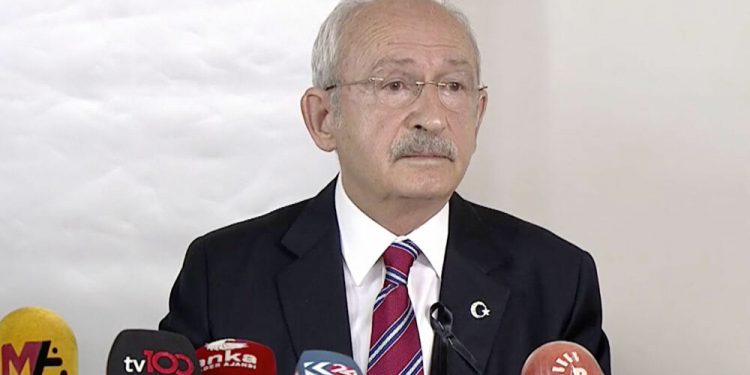 كليجدار أوغلو: مذكرة اعتقال دميرتاش “وسام شرف”