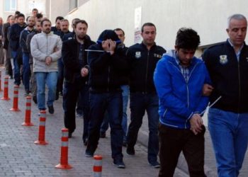 تركيا.. اعتقال 48 عسكريًا بمختلف وحدات الجيش وآخرين مفصولين