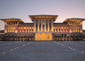 العدالة والتنمية يعرض عضويته مقابل جولة في قصر أردوغان!