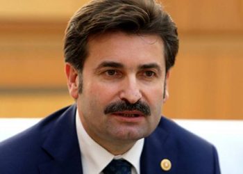 حزب داود أوغلو: حليف أردوغان يتآمر ضده