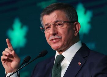 داود أوغلو: النظام الاستبدادي لن يستمر طويلًا في تركيا