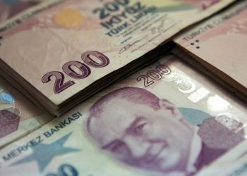 خبير اقتصادي: قد نستيقظ على خبر وصول الدولار 15 ليرة!