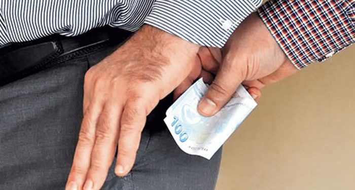 تركيا.. توقيف 47 موظفًا في قضية رشوة