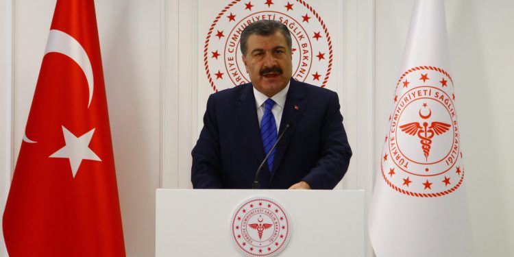 كورونا في تركيا.. الإصابات تنخفض والوفيات ترتفع