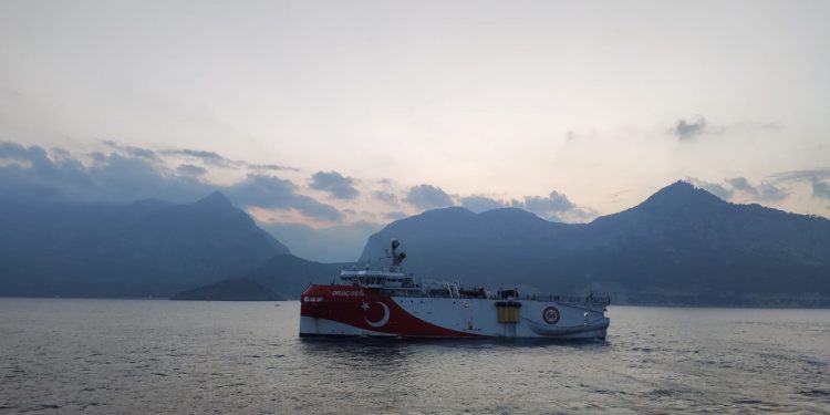 تركيا: أوروبا تنتهج سياسة منحازة وعلى اليونان التفاوض بلا شروط