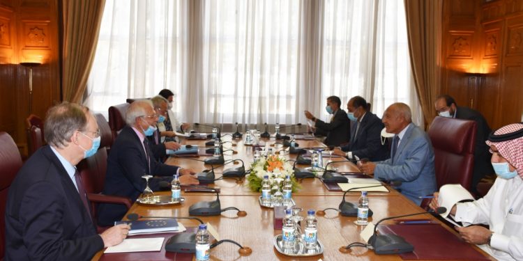 أبو الغيط وجوزيب بوريل يؤكدان خطورة التدخل العسكري في ليبيا