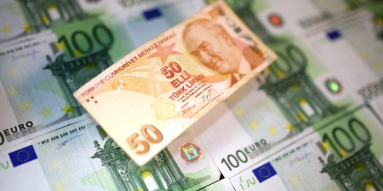 تركيا: اليورو يحطم رقما قياسيا أمام الليرة