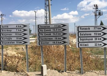 وصاة أردوغان “العنصريون” على البلديات يزيلون لوحات الإرشاد الكردية