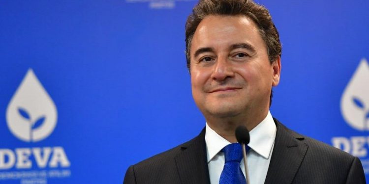 علي باباجان يكشف آخر تطورات حالته الصحية