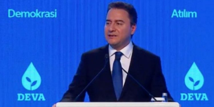 علي باباجان: تركيا تدار بقرار فردي ولا دور فعلي للحكومة