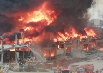 لبنان.. انفجار ثان في مرفأ بيروت وذعر في العاصمة