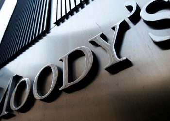 خفض تصنيف تركيا الائتماني يزيد الضغط على الليرة