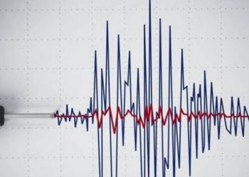 تركيا.. زلزال يدفع سكان إسطنبول إلى الشوارع