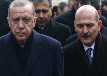 مستشار صويلو يعاتب أردوغان لتخلفه عن دعم وزير داخليته