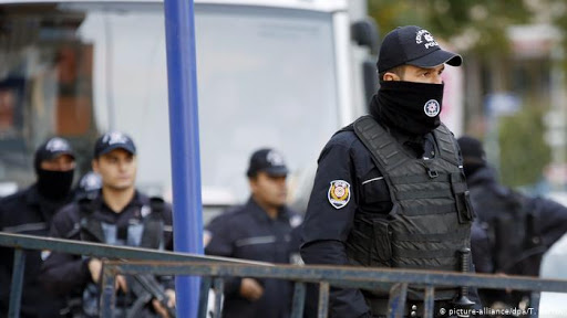 تركيا.. قرارات اعتقال ومنع من السفر بحق 39 محام