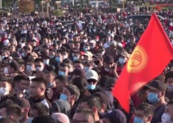 احتجاجات تشل العاصمة في قرغيزستان والرئيس يخشى الانقلاب عليه